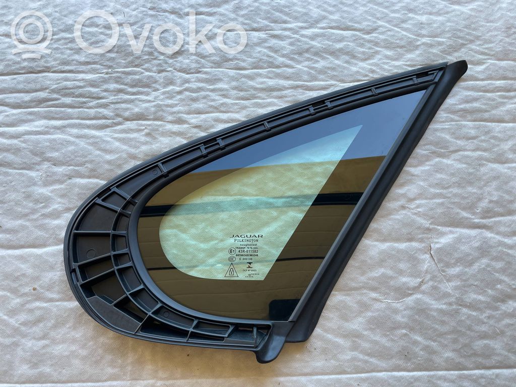 Jaguar XE Ventanilla de ventilación de la puerta trasera 