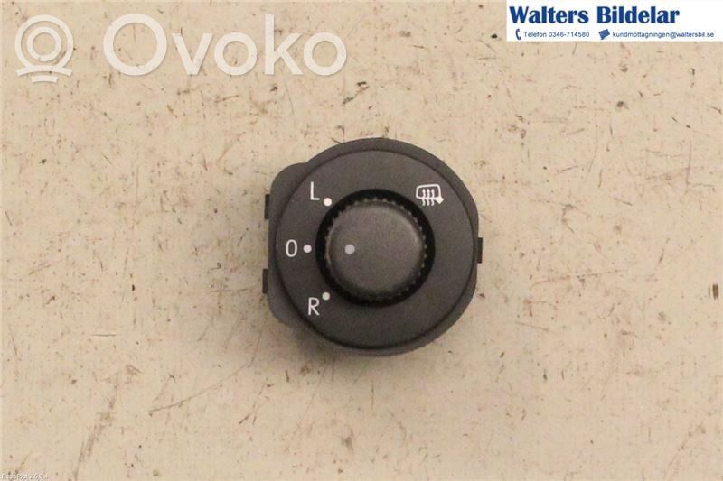 Volkswagen Beetle A5 Wing mirror switch 