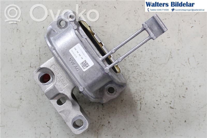 Volkswagen Golf VII Engine mount bracket 