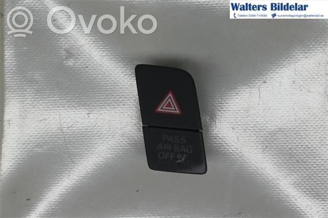 Audi Q3 8U Botón interruptor de luz de peligro 