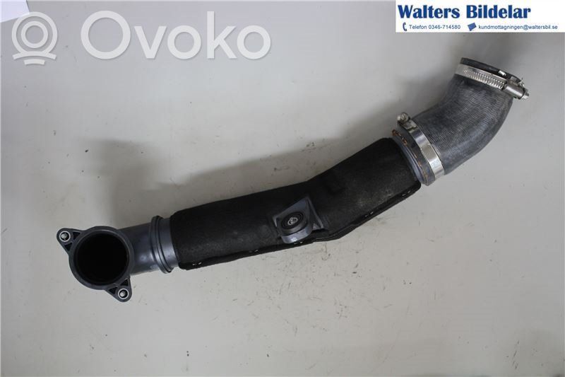 Volkswagen PASSAT B8 Wąż / Rura intercoolera 