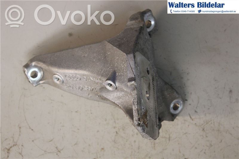 Audi R8 42 Engine mounting bracket 