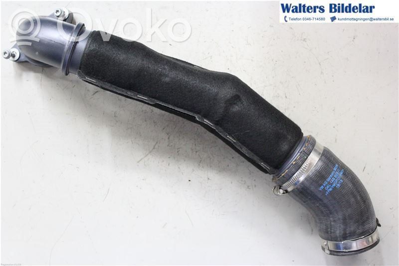 Volkswagen PASSAT B8 Wąż / Rura intercoolera 