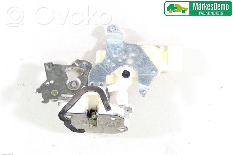 Isuzu D-Max Priekšpusē slēdzene 