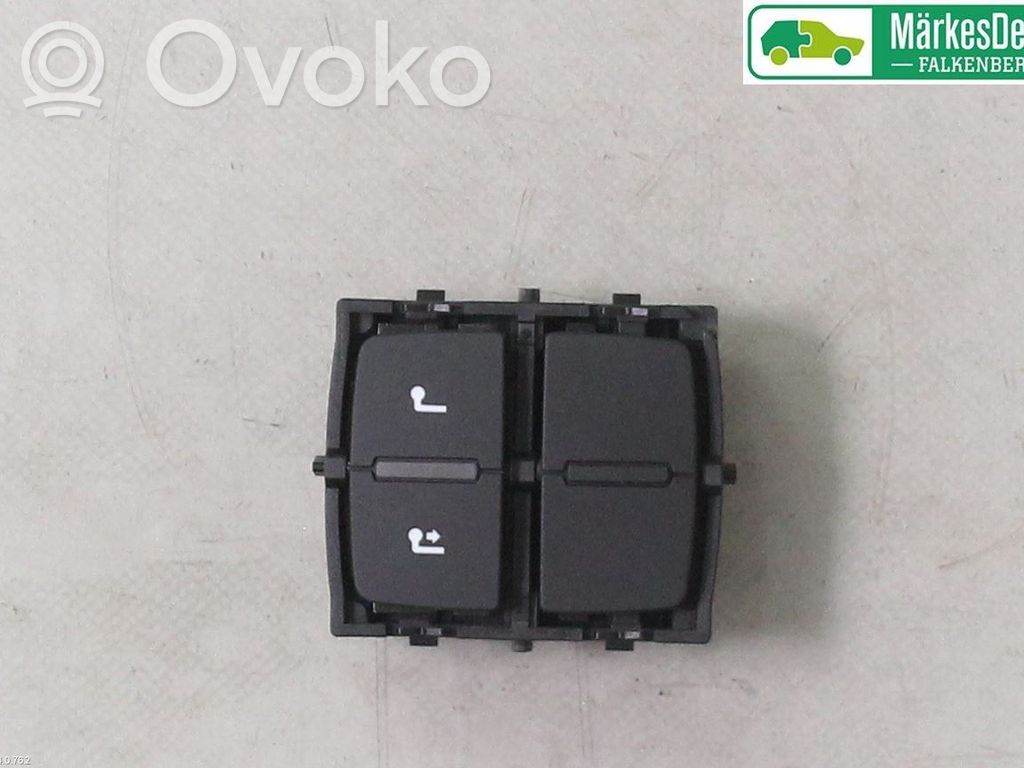 Audi Q7 4M Przycisk chowanego haka holowniczego 