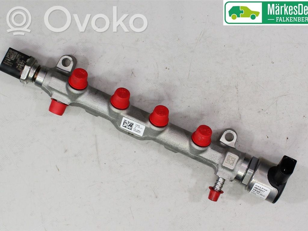 Audi A4 S4 B9 8W Listwa wtryskowa 