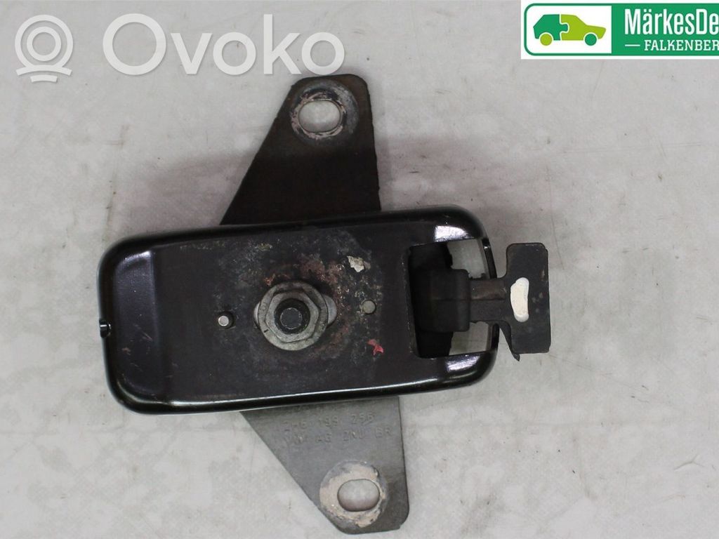 Volkswagen Amarok Engine mounting bracket 