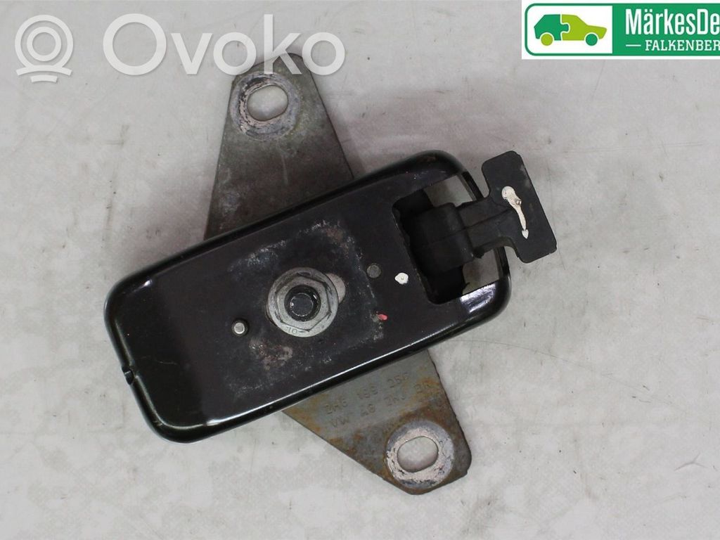 Volkswagen Amarok Engine mounting bracket 
