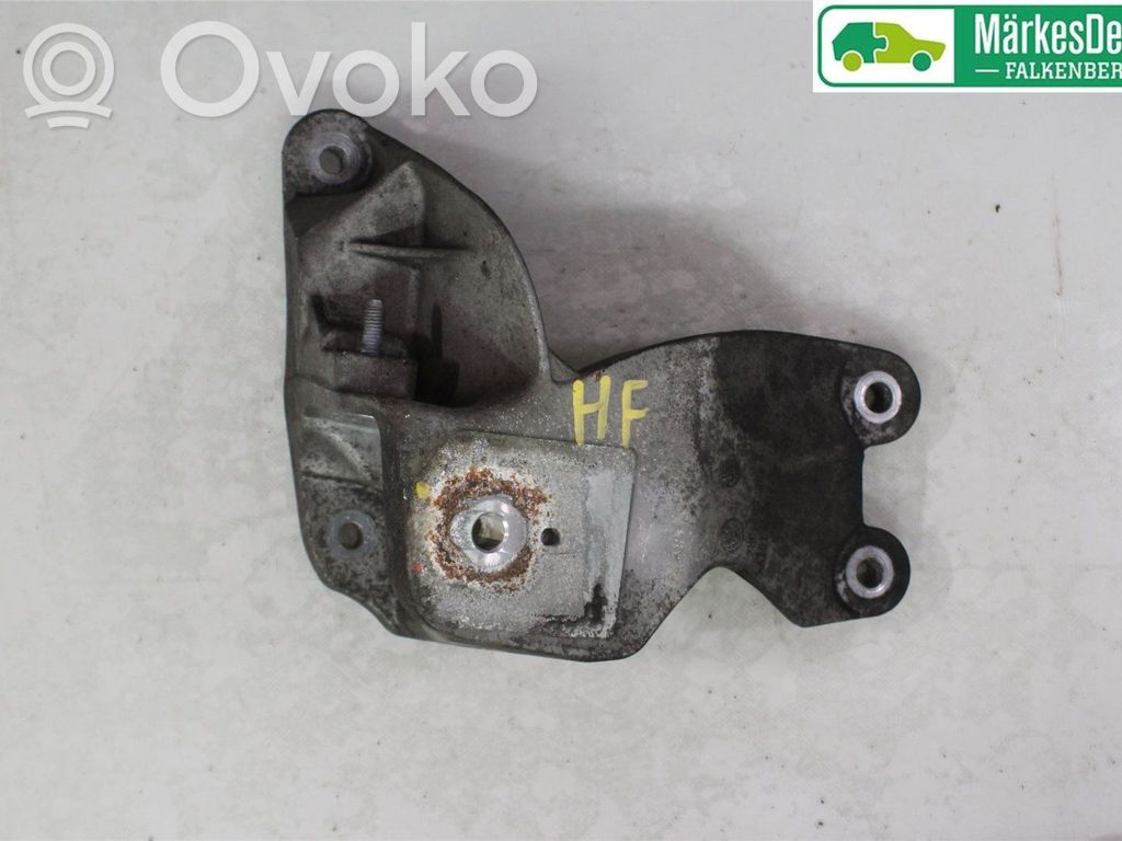 Volkswagen Amarok Engine mounting bracket 