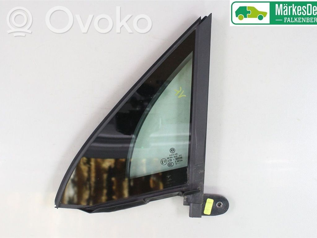 Volkswagen Tiguan Front door vent window glass four-door 