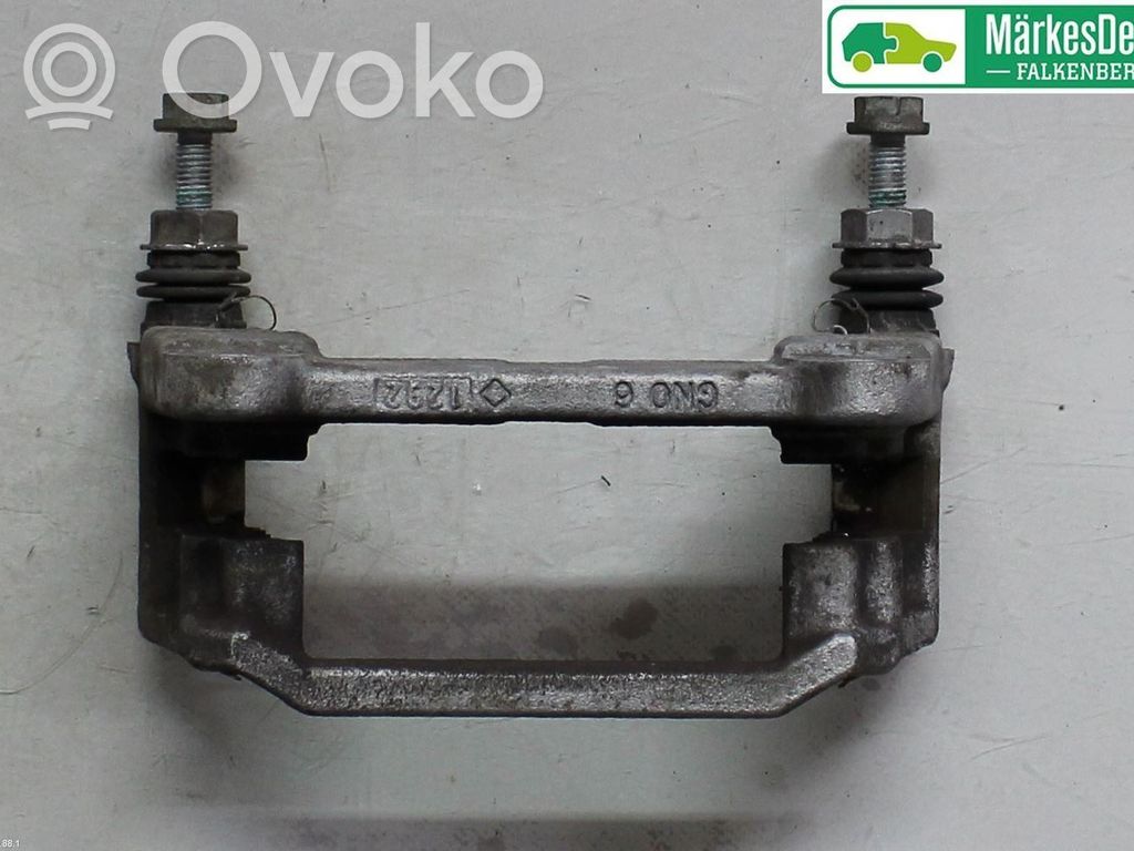 Audi A4 S4 B9 8W Mocowanie przedniego zacisku hamulca 