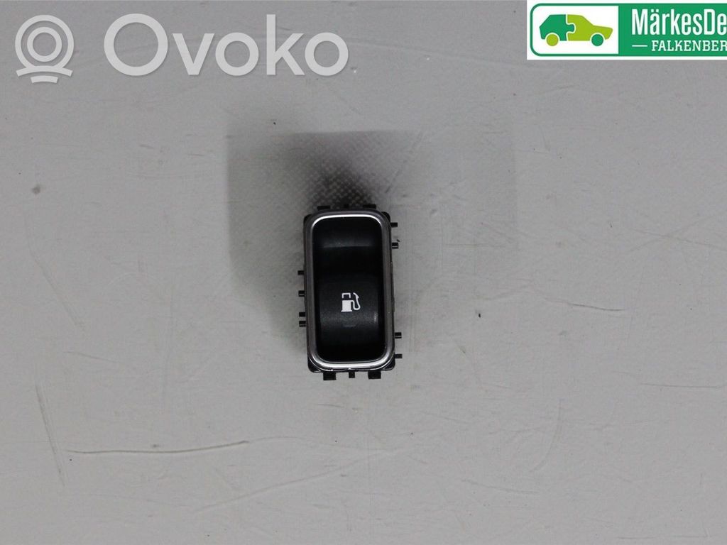 Mercedes-Benz GLA H247 Bouton interrupteur de trappe à essence 