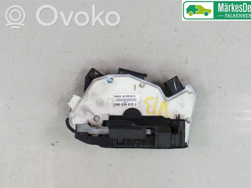 Volkswagen Amarok Zamek drzwi tylnych 