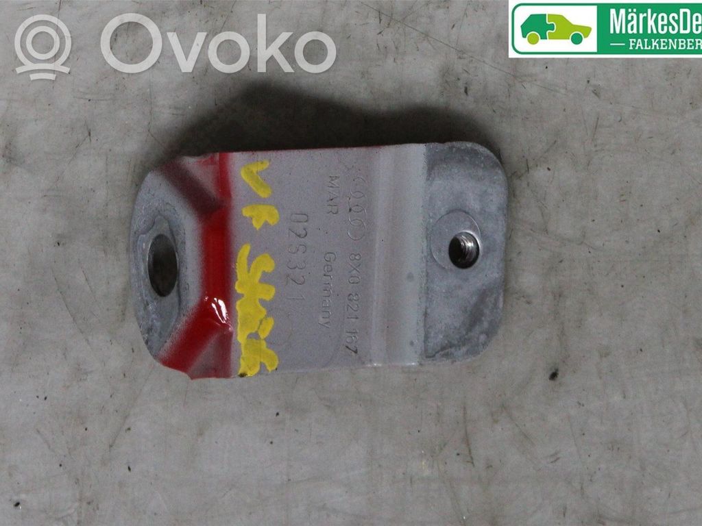 Audi A1 Lokasuojan kannake 