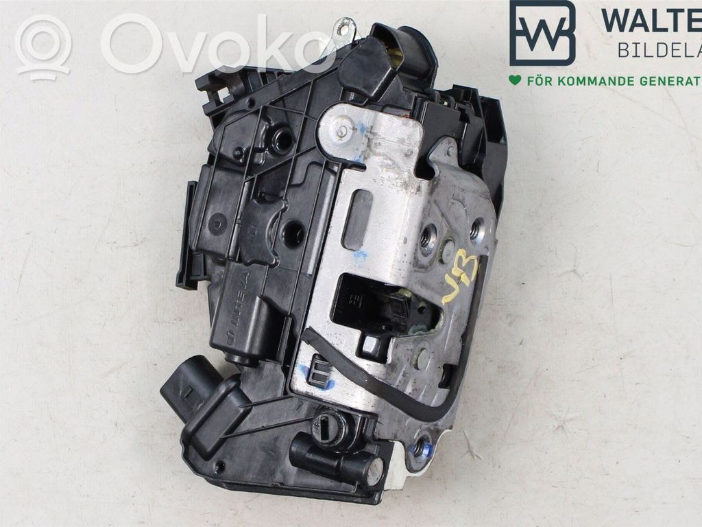 Volkswagen Amarok Zamek drzwi tylnych 