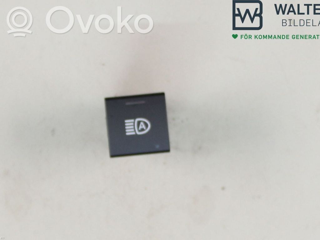 Toyota Yaris Cross Light switch 