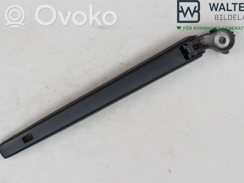 Volkswagen Golf VIII Ramię wycieraczki szyby tylnej 