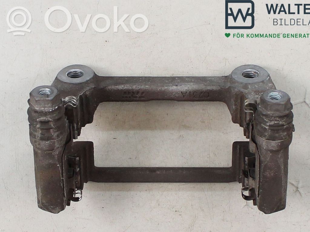 Audi A4 S4 B9 8W Mocowanie przedniego zacisku hamulca 