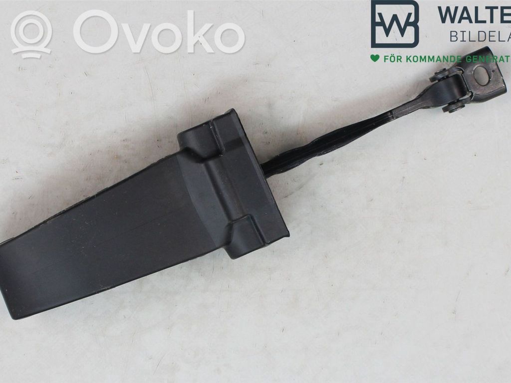 Skoda Karoq Etuoven pidätin 