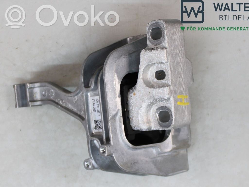Volkswagen Taigo Engine mounting bracket 