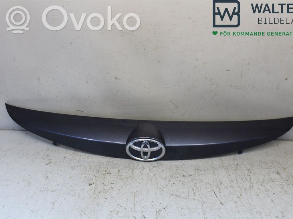 Toyota Auris E180 Moldura de la puerta trasera