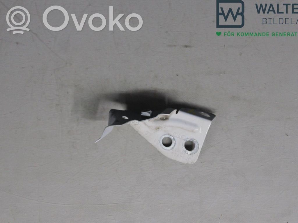 Audi A1 Lokasuojan kannake 