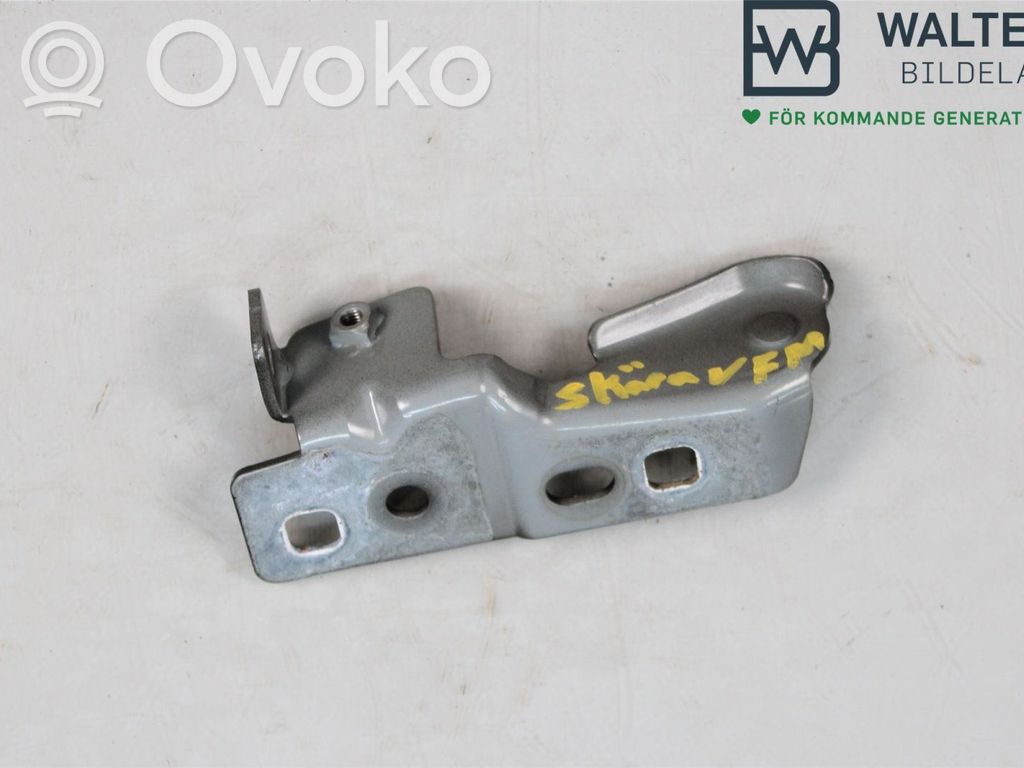 Land Rover Discovery 4 - LR4 Uchwyt / Mocowanie błotnika przedniego 