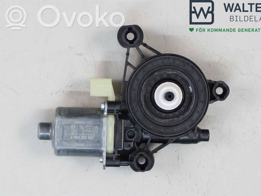 Volkswagen Golf VIII Motorino alzacristalli della portiera anteriore