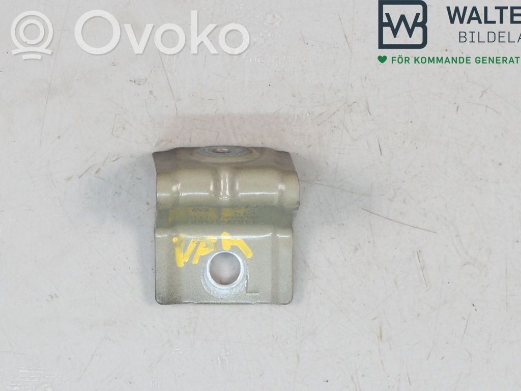 Volkswagen Golf VIII Uchwyt / Mocowanie błotnika przedniego 