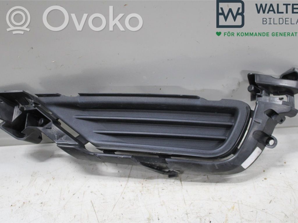 Volvo XC90 Etupuskurin alempi jäähdytinsäleikkö 
