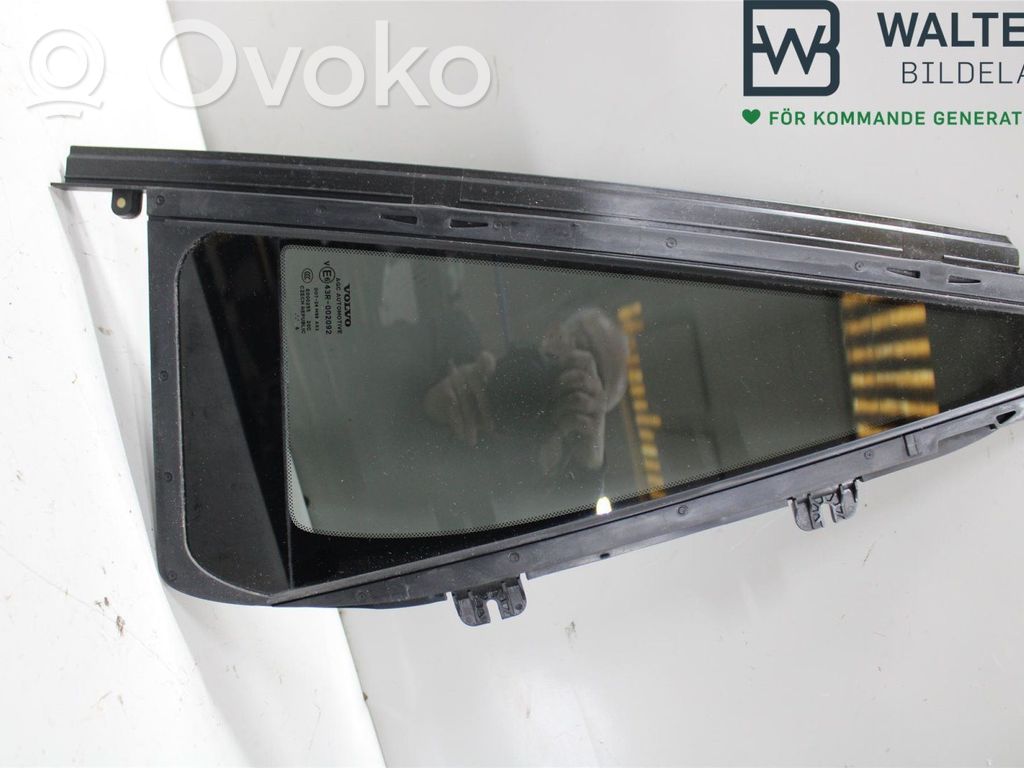 Volvo XC90 Ventanilla de ventilación de la puerta trasera 