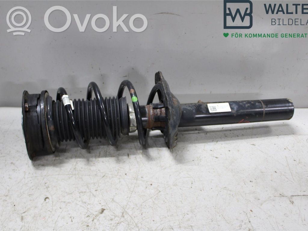 Volkswagen Golf VII Amortyzator osi przedniej ze sprężyną 
