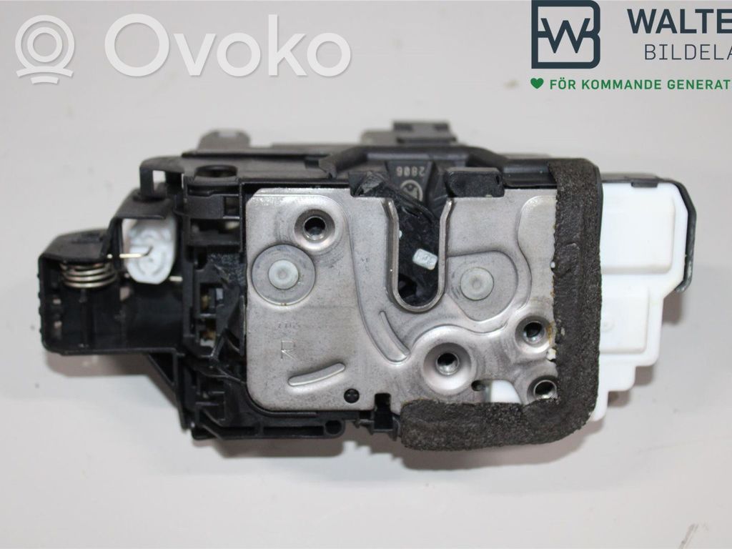 Volvo XC90 Priekšpusē slēdzene 