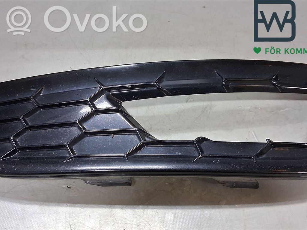 Ford Focus Front bumper lower grill 