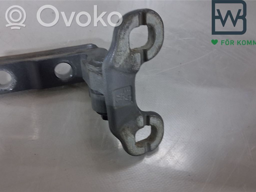 Volvo V40 Front door upper hinge 