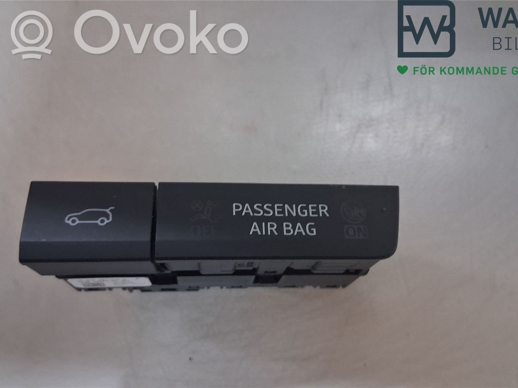 Tailgate/boot open switch button   575927143DWHS,575927143D,575927143D