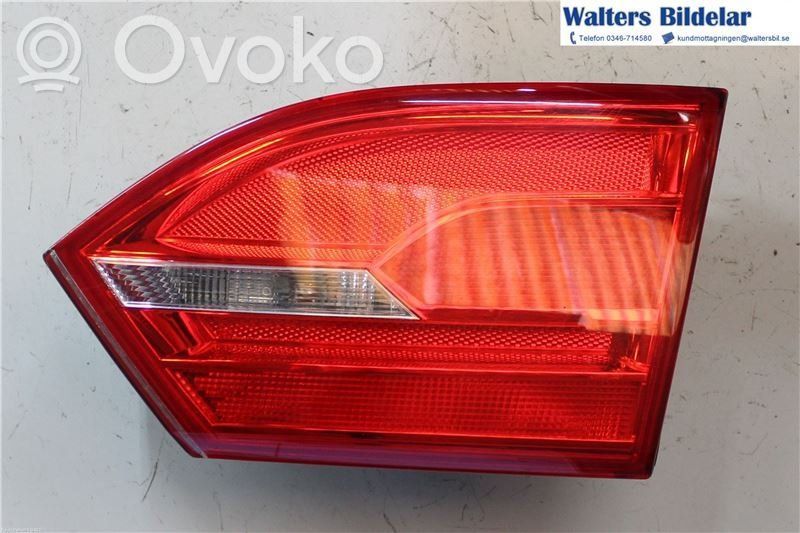 Volkswagen Jetta VI Takaluukun takavalot 