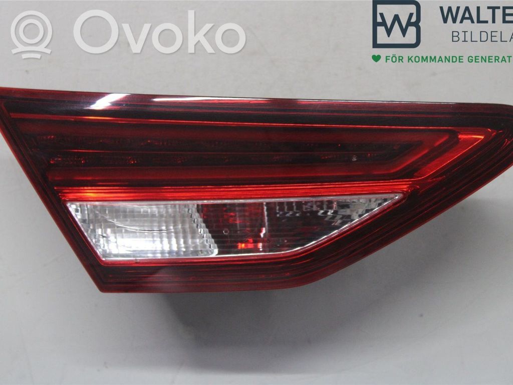 Seat Leon (5F) Galinis žibintas dangtyje 