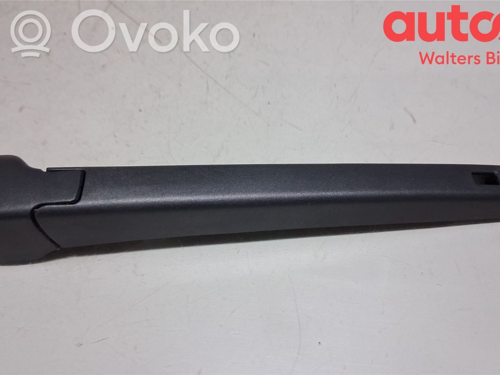 Volkswagen Golf VIII Ramię wycieraczki szyby tylnej 