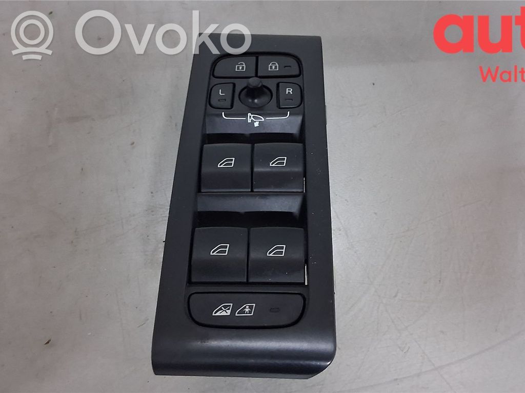 Volvo XC40 Electric window control switch 