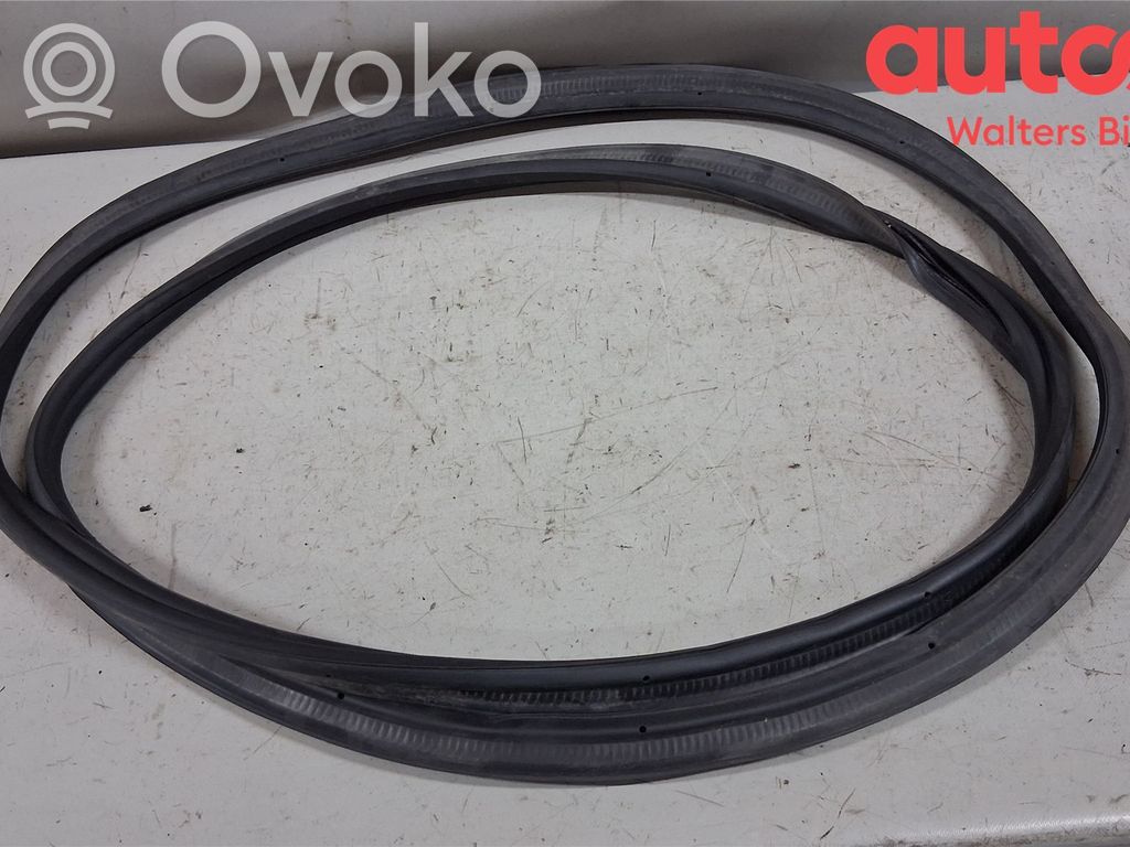 Skoda Superb B9 Poszycie / Tapicerka tylnej klapy bagażnika 