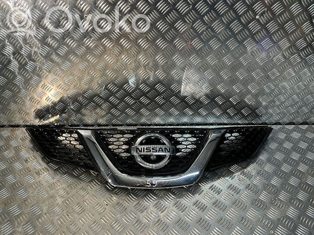 Nissan Qashqai Front bumper upper radiator grill 