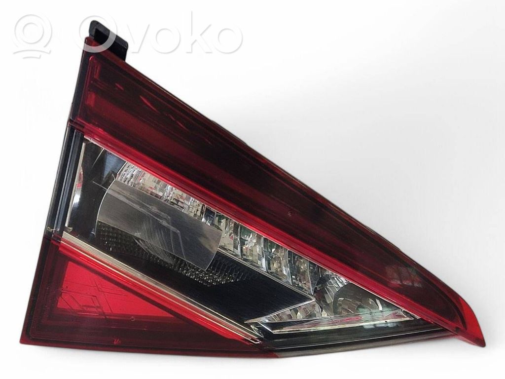 Skoda Superb B8 (3V) Lampă spate în capacul portbagajului 