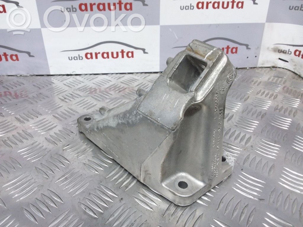 Engine mounting bracket   2284111,20007261
