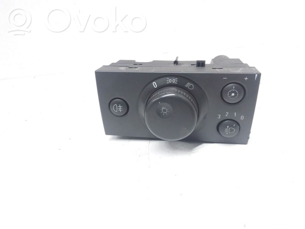 Light switch   9185884,04060010,SQ