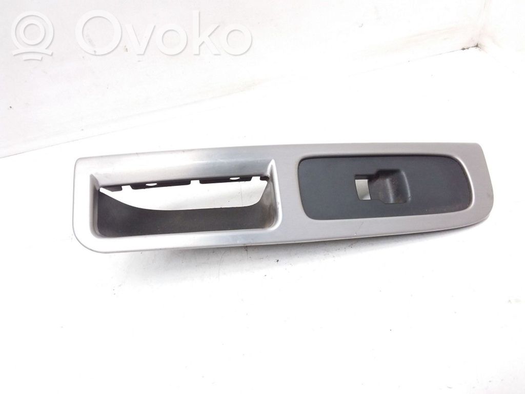 Volvo V50 Front door interior handle trim 