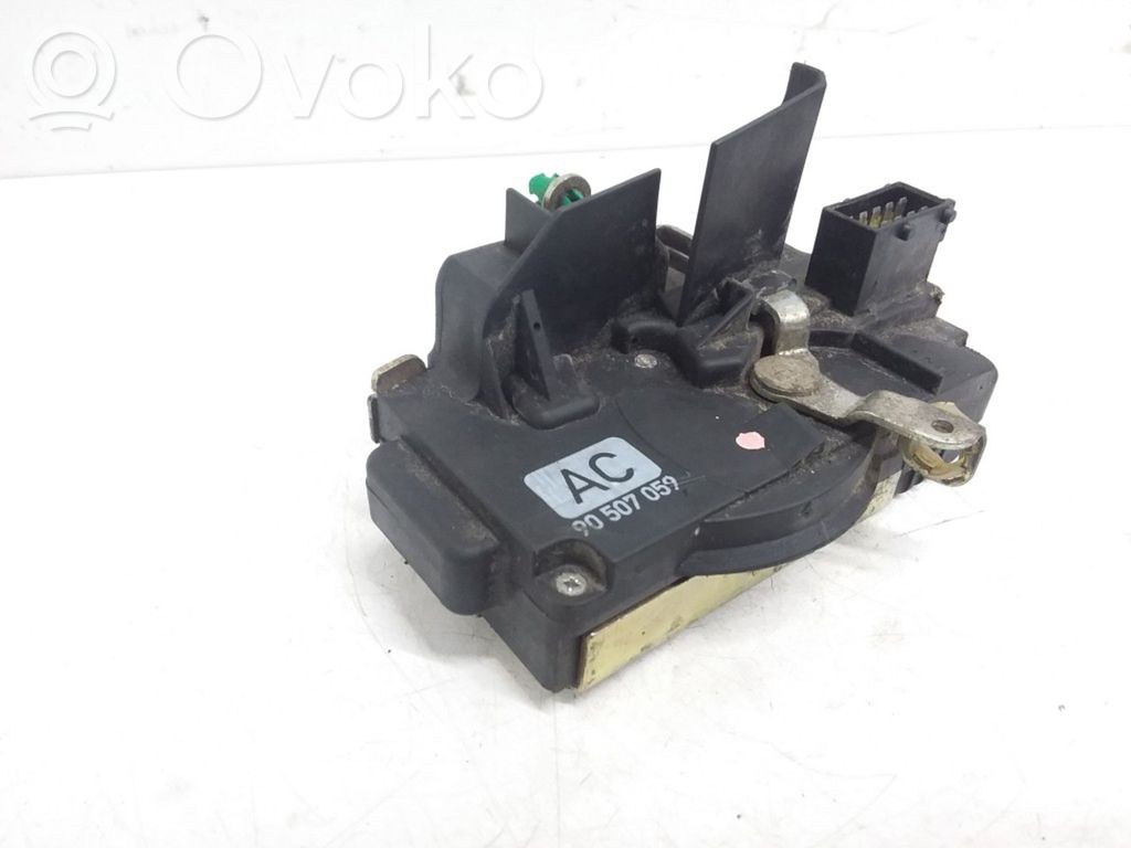 Opel Vectra B Zamek drzwi przednich 