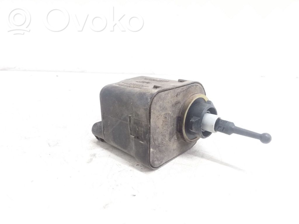 Headlight level adjustment motor