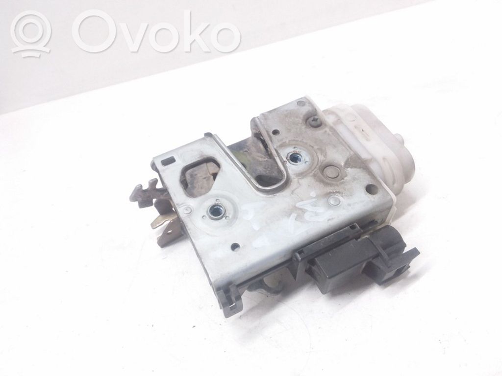Audi A4 S4 B5 8D Priekšpusē slēdzene 
