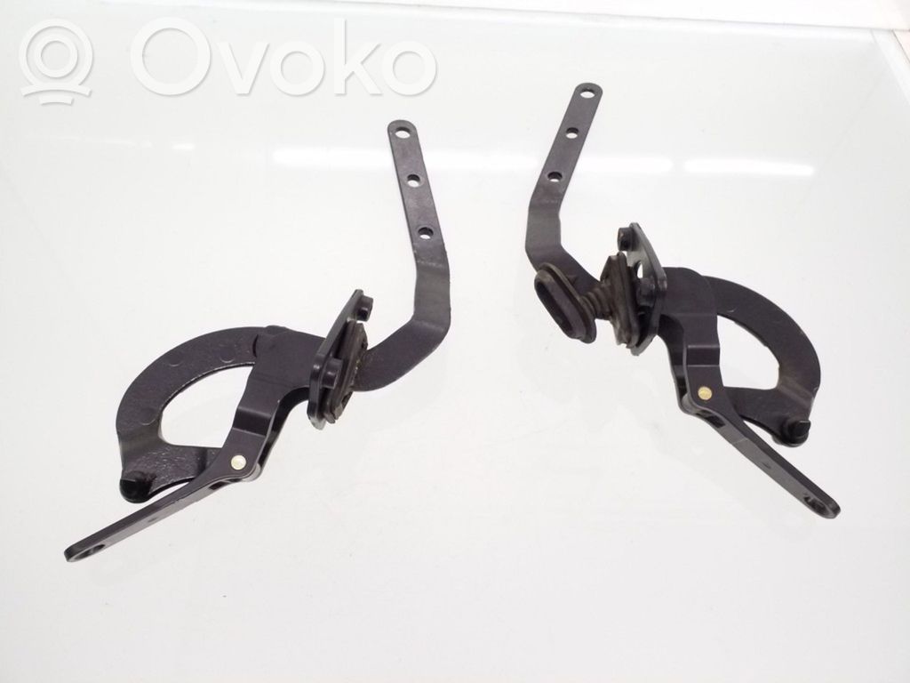 Volvo V70 Tailgate/trunk/boot hinge 